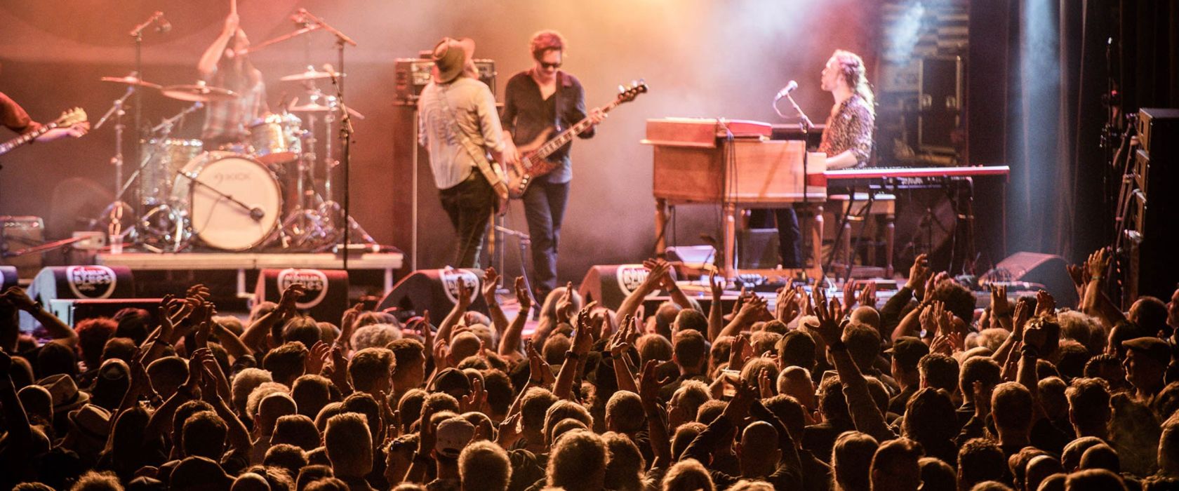 Een optreden van Robert Jon & the Wreck op het Moulin Blues mainstage