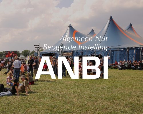 Festivalterrein met Anbi logo